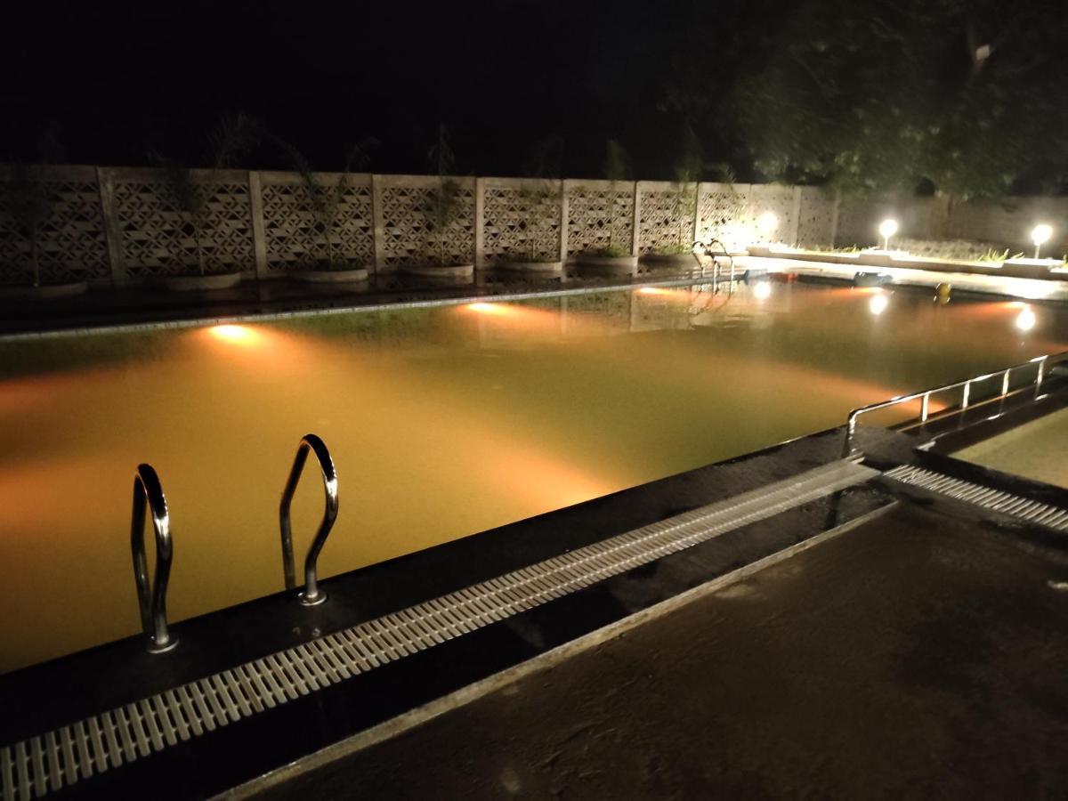 Silent Valley Resort Thane Exteriör bild